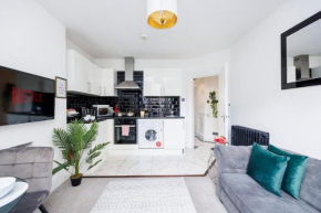 London Bridge Compact Apartment, Sleeps 3 , Tube 3 Mins Walk , Zone 1 , Weekly Offers